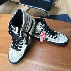 New Vans Velvet SK8-Hi Velvet T